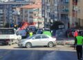Freni boşalan kamyonet, park halindeki 3 araca çarptı