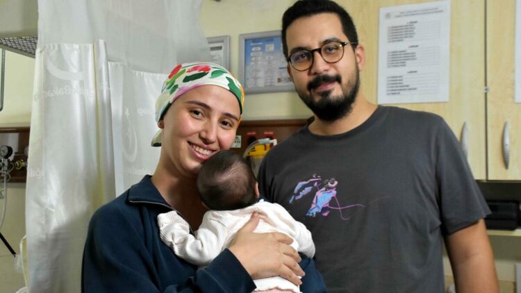 Gebeliğinin 35'inci haftasında kanser olduğunu öğrenen Gamze, bebeğiyle hayata tutundu