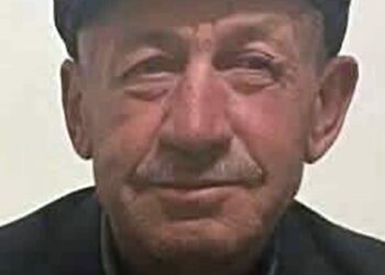 Devrilen traktörün sürücüsü ile yanındaki eşi öldü
