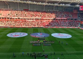 Samsunspor-Trabzonspor maçı başladı: Karadeniz derbisinde kritik mücadele!