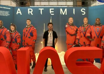 Yüksek lisans öğrencisi Kaan, 'astronomi eğitimi' üzerine araştırmasını, 'Uzay Kongresi'nde sundu
