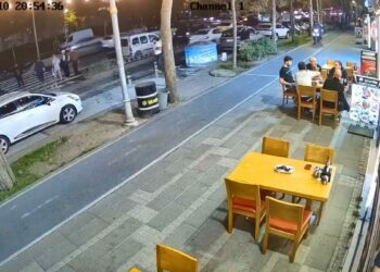 Beylikdüzü'nde dengesini kaybedip yere düştü; motosiklet çarptı: 1 ölü 1 yaralı