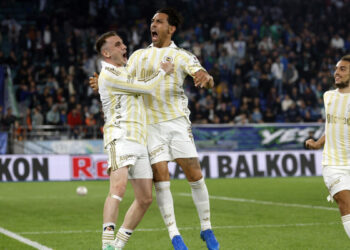 Fenerbahçe, Rize deplasmanında 3 puanı 3 golle aldı