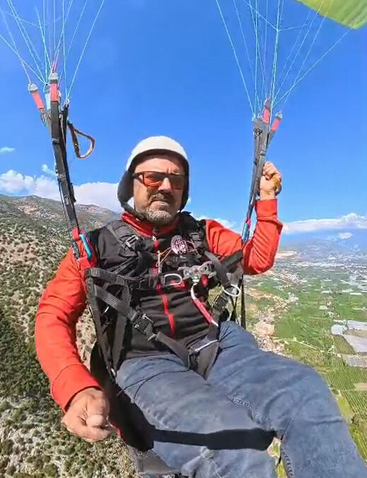 Finike'de keşfedilen doğal rampada ilk yamaç paraşütü uçuşu