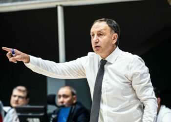 Petkimspor evinde teslim oldu
