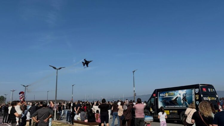 SoloTürk'ten Mudanya Mütarekesi'nin yıl dönümüne özel gösteri uçuşu