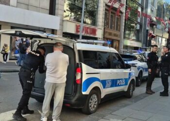 Caddede yürüyen kadının fotoğraflarını izinsiz çeken şüpheli tutuklandı