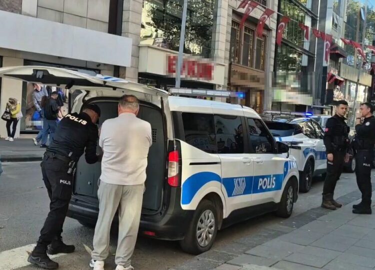 Caddede yürüyen kadının fotoğraflarını izinsiz çeken şüpheli tutuklandı