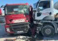 Avcılar’da iki beton mikseri çarpıştı; yaralı şoför hastaneye kaldırıldı