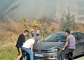 Edirne'de otluk alanda yangın; otomobili kurtarmak için seferber oldular