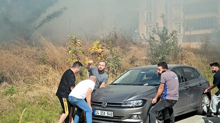 Edirne'de otluk alanda yangın; otomobili kurtarmak için seferber oldular