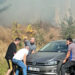 Edirne'de otluk alanda yangın; otomobili kurtarmak için seferber oldular