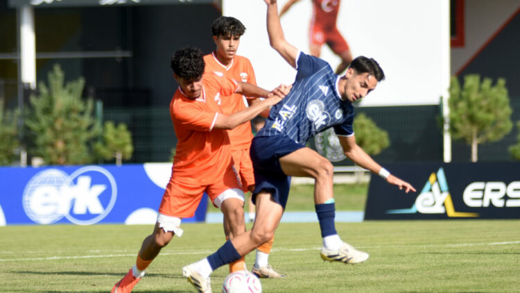 Erciyes 38 FK, sahasında ağırladığı Adanaspor'u 6-1 mağlup etti. Ev sahibi ekipte Artun attığı 3 golle hat-trick yaparken, Çağrı Yağız, Fatih Yiğit ve İlkay da skora katkı sağladı. Adanaspor'un tek golü Deniz Özcan'dan geldi.