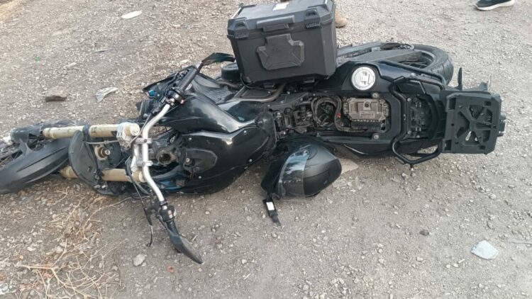 Hafif ticari araç ile çarpışan motosiklet sürücüsü öldü