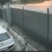 Arnavutköy'de freni tutmayan midibüs bahçeye girdi; sürücü kapısından tuttu ama durduramadı