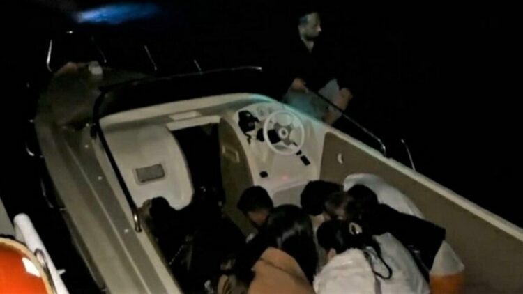 Bodrum'da 15 kaçak göçmen ile 2 organizatör şüphelisi yakalandı