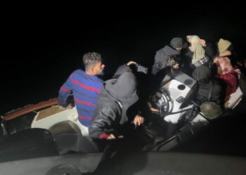 Didim açıklarında 10 kaçak göçmen yakalandı