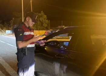 Çeşitli suçlardan aranan 19 şüpheli tutuklandı
