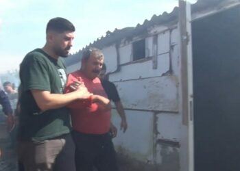 Silivri’de ahırda çıkan yangında hayvanları öldü; besici ve eşi hastaneye kaldırıldı
