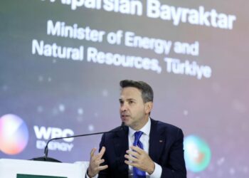 Bakan Bayraktar, Suudi Arabistan'da: Geniş kapsamlı iş birliği sayesinde enerji piyasalarının dayanıklılığını gösterebiliriz