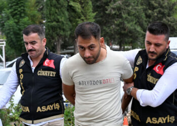 Birlikte yaşadığı kadını boğmadan önce üzerine kaynar su dökmüş