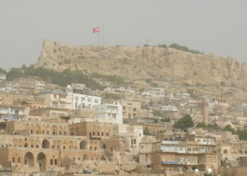 Mardin'de toz taşınımı etkili oldu