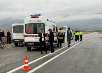 Öğrenci servisi devrildi; 12 yaralı