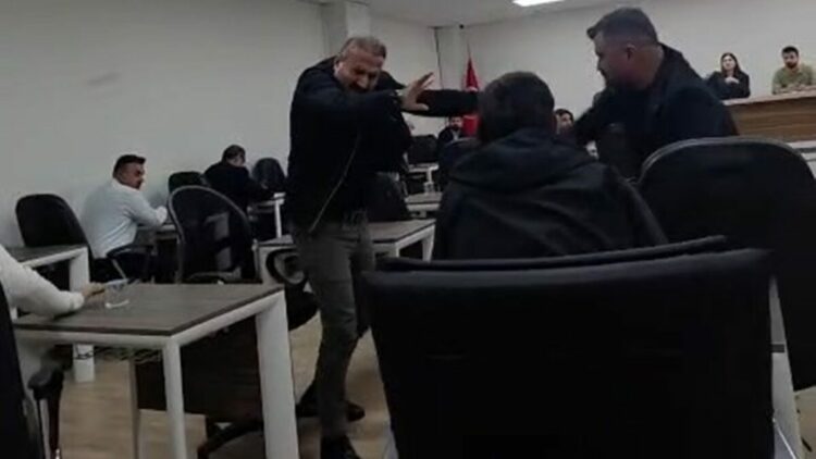 Silopi Belediyesi meclis toplantısında kavga