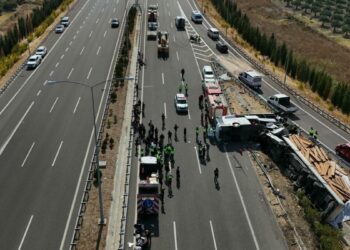 Manisa'da 11 kişinin öldüğü kazada otobüs ve TIR’ın şoförü tutuklandı
