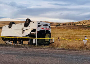Afyonkarahisar'da midibüs, şarampole devrildi: 1 ölü, 27 yaralı