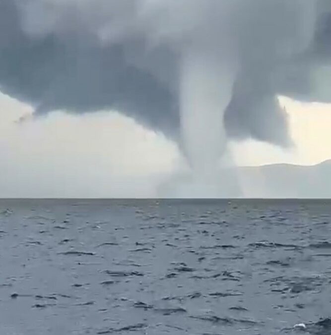 Bodrum açıklarında dev hortum