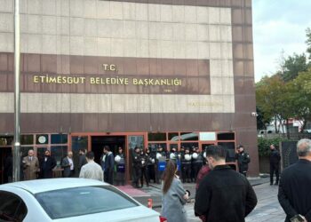 Etimesgut Belediyesi'ne operasyon: 25 gözaltı