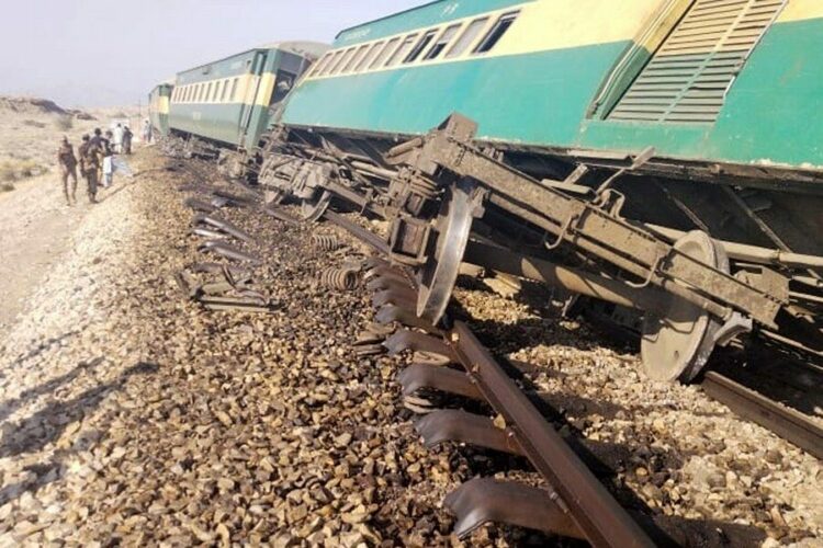 Pakistan’da tren kazası: 5 ölü