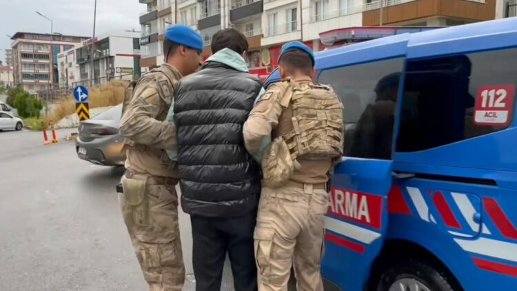 13 ilde yasa dışı bahis operasyonları: 102 gözaltı