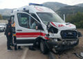 Biri ambulans 4 araç zincirleme kazaya karıştı: 6 yaralı