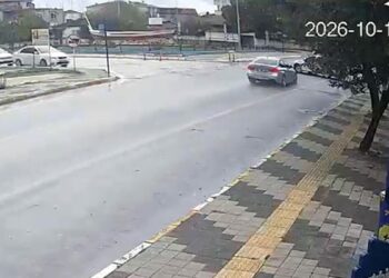 Tekirdağ'da iki otomobil kavşakta çarpıştı; 1 yaralı