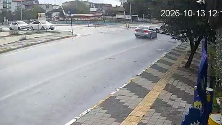 Tekirdağ'da iki otomobil kavşakta çarpıştı; 1 yaralı