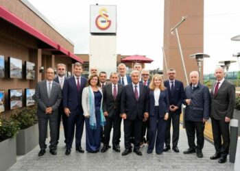 Galatasaray ve Barcelona yönetimi dostluk yemeğinde bir araya geldi