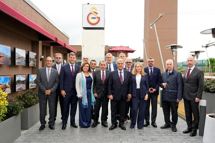Galatasaray ve Barcelona yönetimi dostluk yemeğinde bir araya geldi