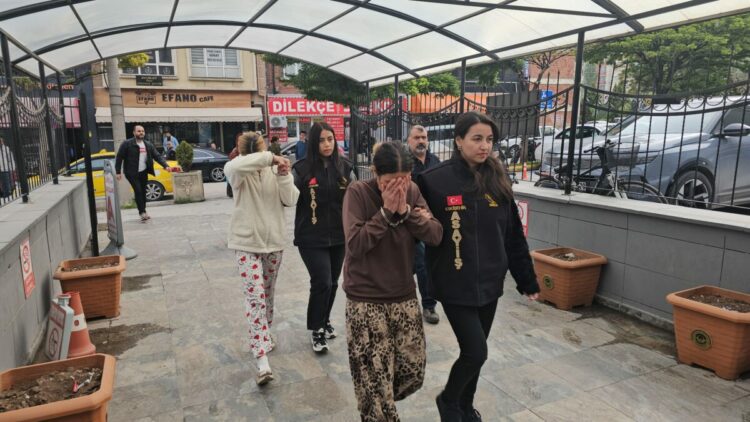 Eskişehir'de 2 evden hırsızlık yapan 2 kadın şüpheli tutuklandı