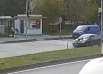 Bisikletli çocuğa otomobil çarptı; kaza kamerada