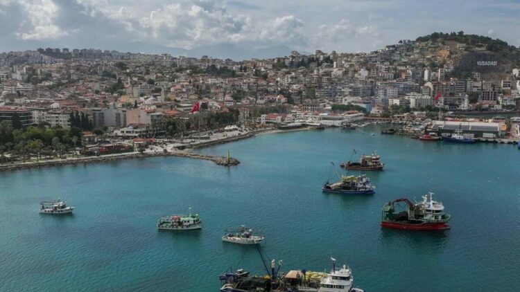 Kruvaziyerler ile balıkçı tekneleri dronla görüntülendi