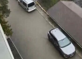 Sarıyer’de sağanak etkili oldu; hastaneyi ve evleri su bastı