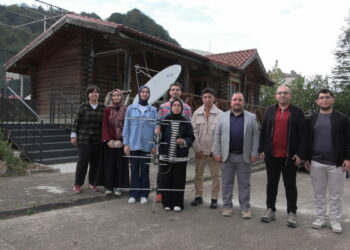 Öğrenciler, nöbetleşe çalışarak Uluslararası Uzay İstasyonu’ndan gelen görüntü sinyallerini yakaladılar