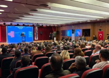 Bakan Ersoy: 2010 yılından bu yana Kürtçe klasik eserleri Türkçe çevirileriyle birlikte yayınlıyoruz