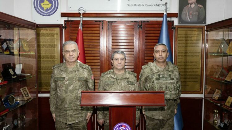 Genelkurmay Başkanı Orgeneral Bayraktaroğlu, Kosova'da