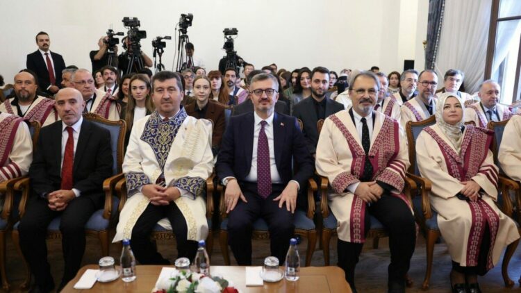 İletişim Başkanı Duran, ASBÜ'de akademik yılı açılış dersine katıldı