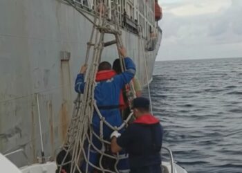 Antalya'da Kaş açıklarındaki gemide yaralanan mürettebat tahliye edildi