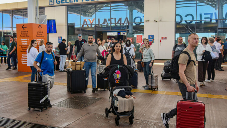 Eylülde Antalya Havalimanı'nda 5 milyon yolcuya hizmet verildi