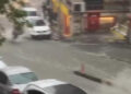 Şişli'de sel sularına kapılan kadın son anda kurtarıldı